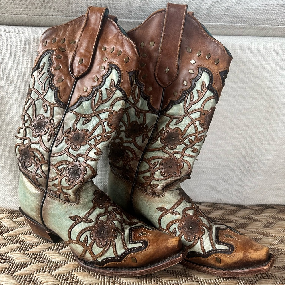 Corral Woman’s Brown and Mint Floral Western Boots Size 6.5